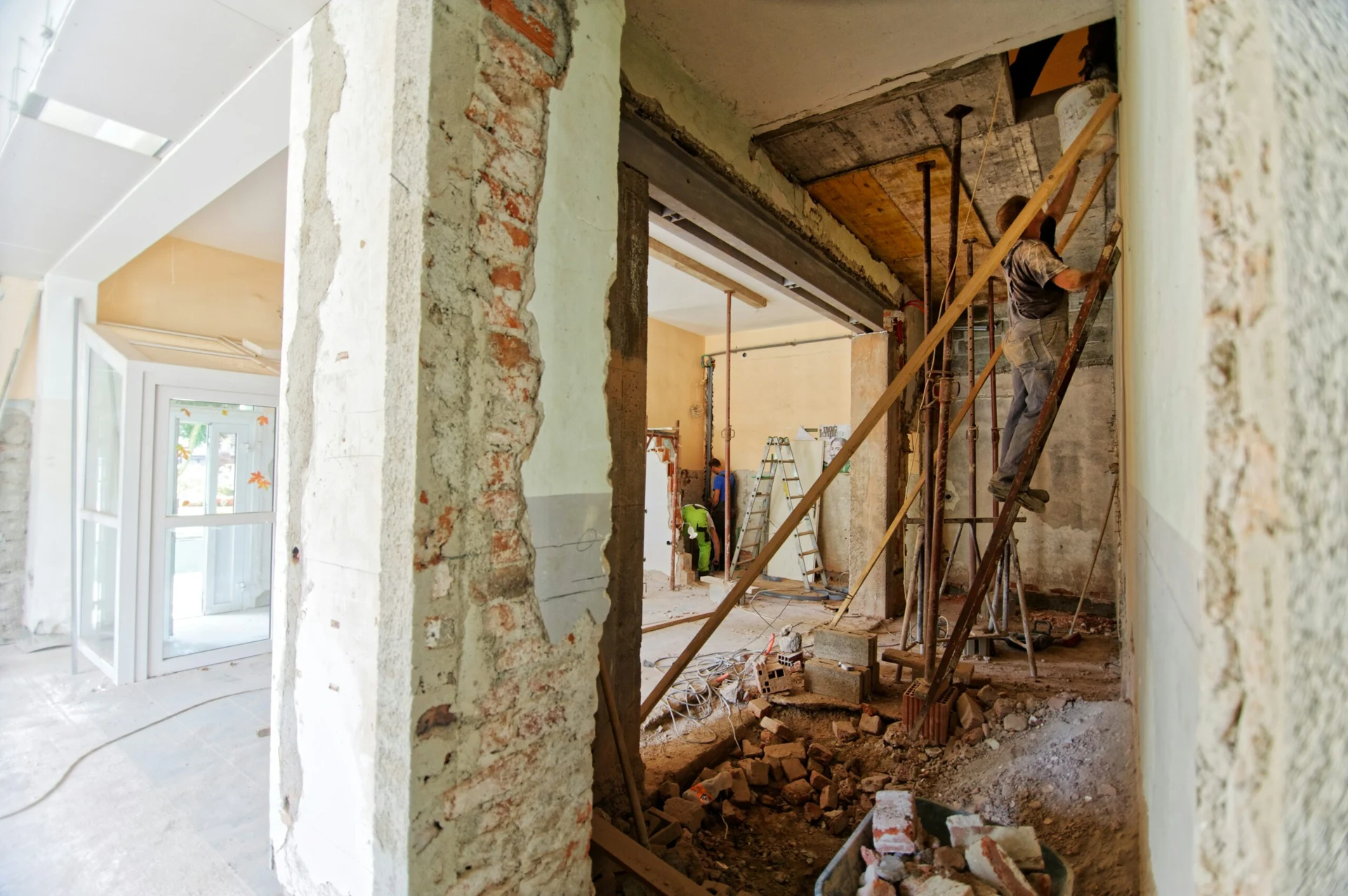 Travaux de rénovation et finitions intérieures